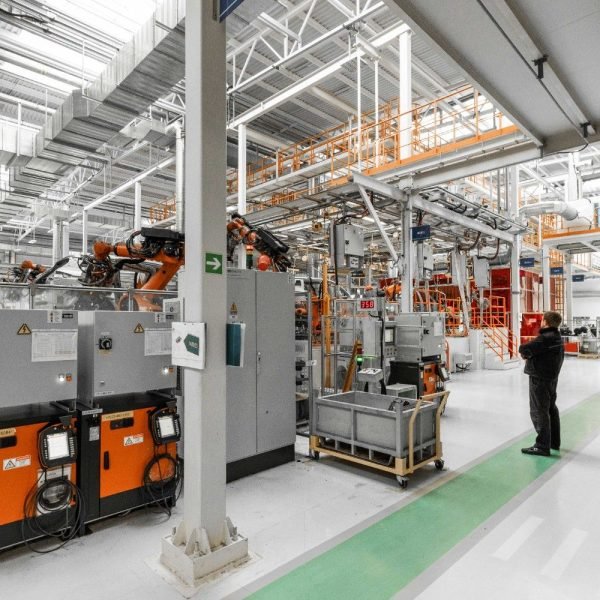 photo-automobile-production-line-welding-car-body-modern-car-assembly-plant-auto-industry-interior-hightech-factory-modern-production1